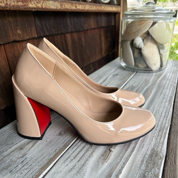 Christian Louboutin Nude Patent Leather Pumps Size 39. Runs a size big. - Picture 5 of 10